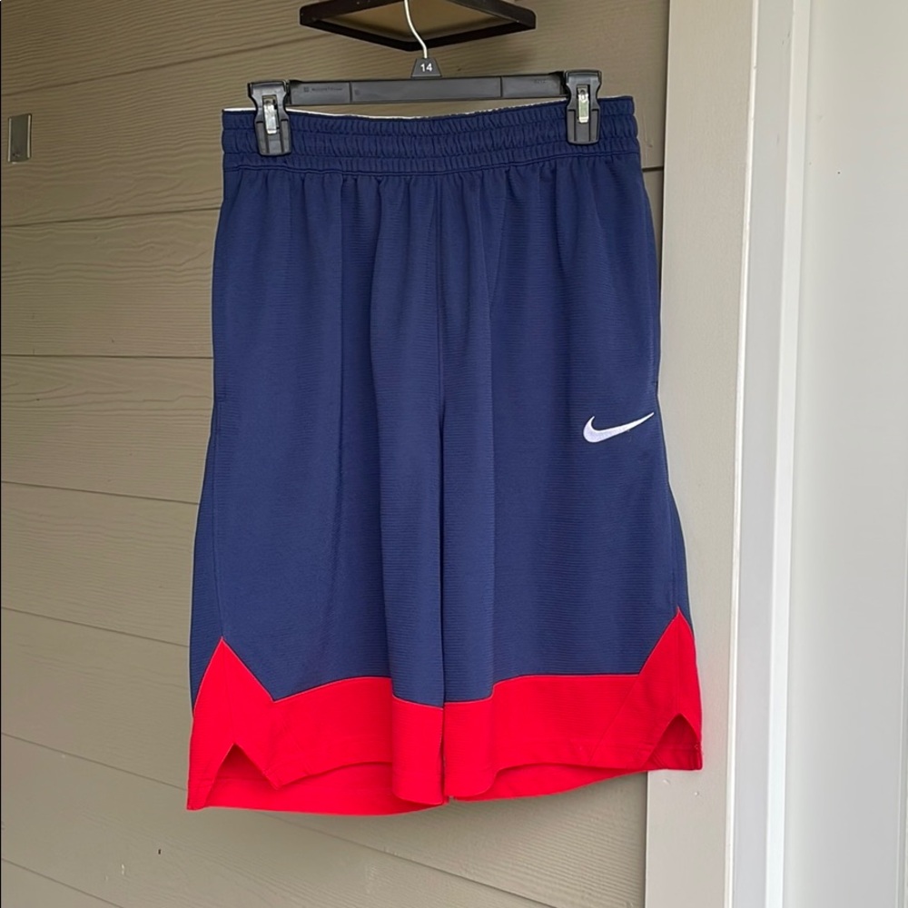 Men’s Nike Basketball Shorts - size M